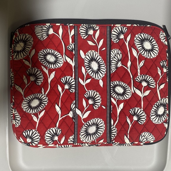 Black, red, and white Vera Bradley laptop case - Picture 3 of 6